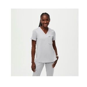 Figs Catrina One- Pocket Scrub Top Cement - L